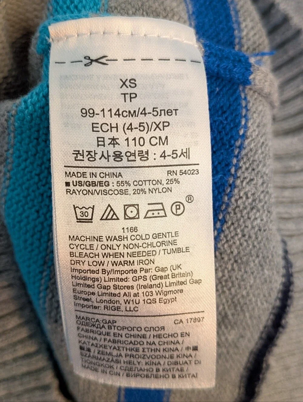 Gap kids girls grey crewneck sweater with rainbow stripes, size XS (4-5)